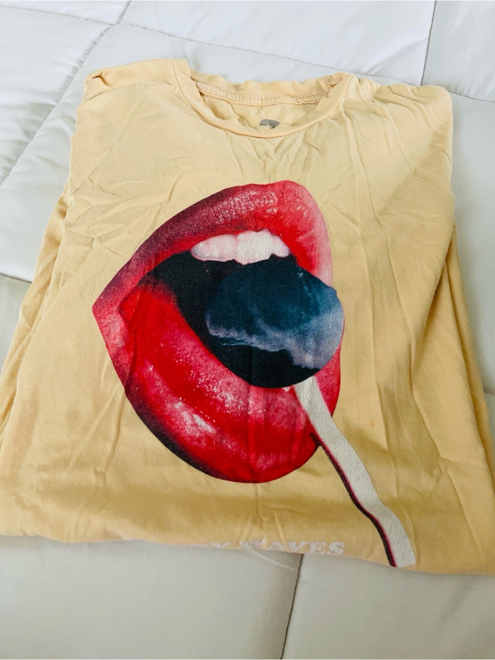 Women's Short Sleeve Graphic Tee - Yellow with Red Lip Print